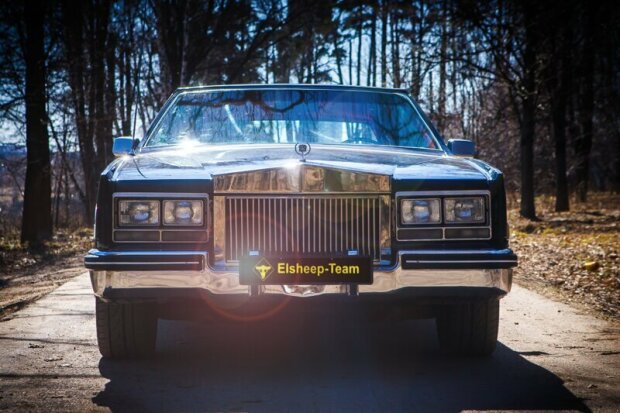 В Сети показали раритетный автомобиль Cadillac Eldorado 1
