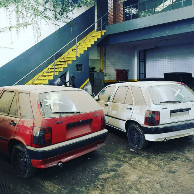 Огромную коллекцию крутых итальянских машин 90-х годов нашли на заброшенном складе (фото) 3