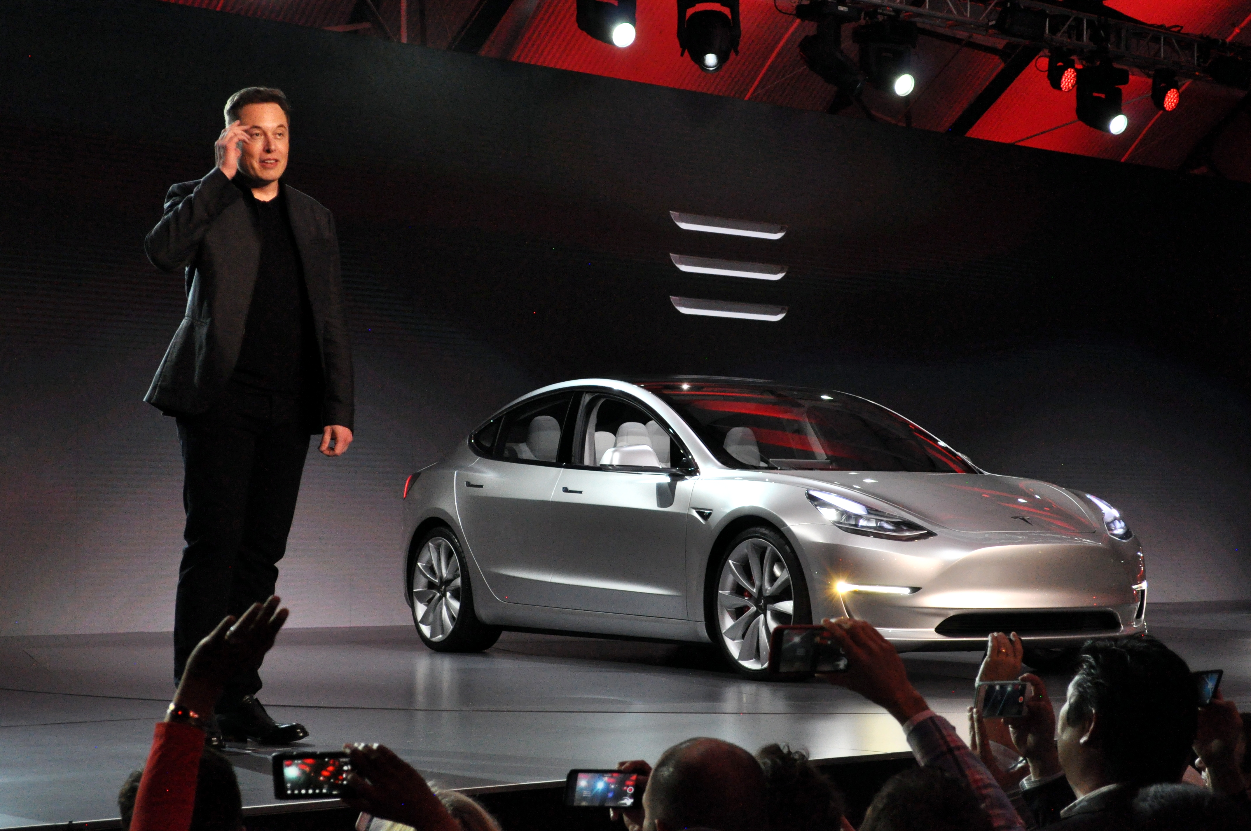 Владельцам Tesla Model 3 придется платить за «заправку» 1