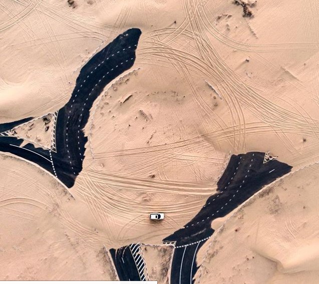 В ОАЭ пустыня «съедает» дороги 1