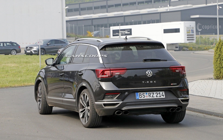«Заряженный» кроссовер Volkswagen T-Roc R тестируют в Германии 2