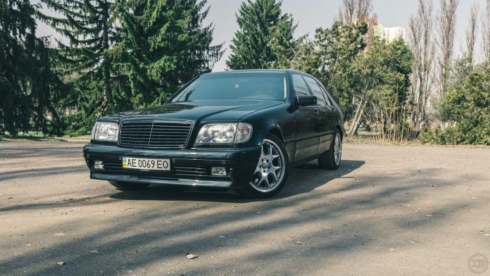 В Украине замечен редкий Mercedes-Benz из 90-х 2