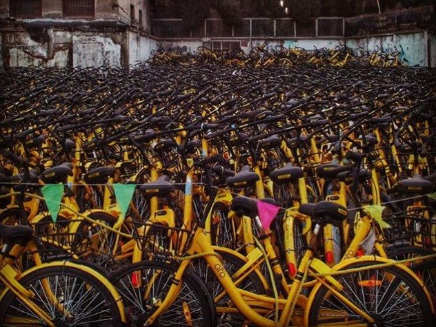 Как выглядит «кладбище» велосипедов в Китае 1
