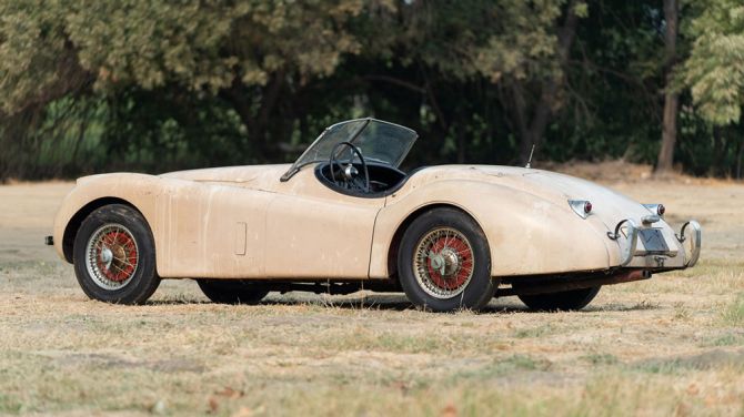 Нашли в сарае: на аукцион выставлен 66-летний спорткар Jaguar 3