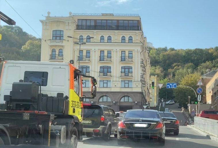 Кортеж Порошенко трижды нарушил правила дорожного движения (фото, видео) 1