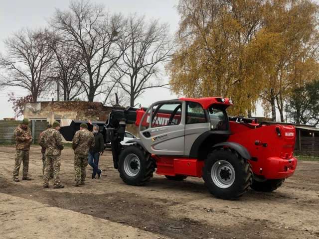 Украинская армия получила первую партию новой техники Manitou 1