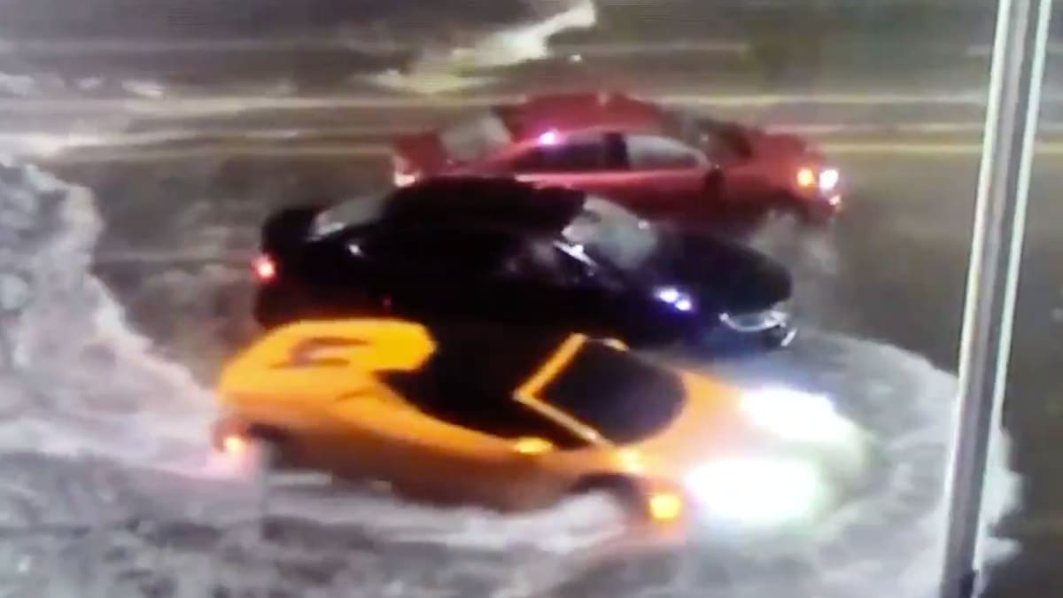 Lamborghini Huracan утонул в борьбе со стихией (видео) 1