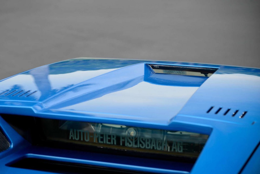 На аукцион выставили уникальный Lamborghini с перископом 2