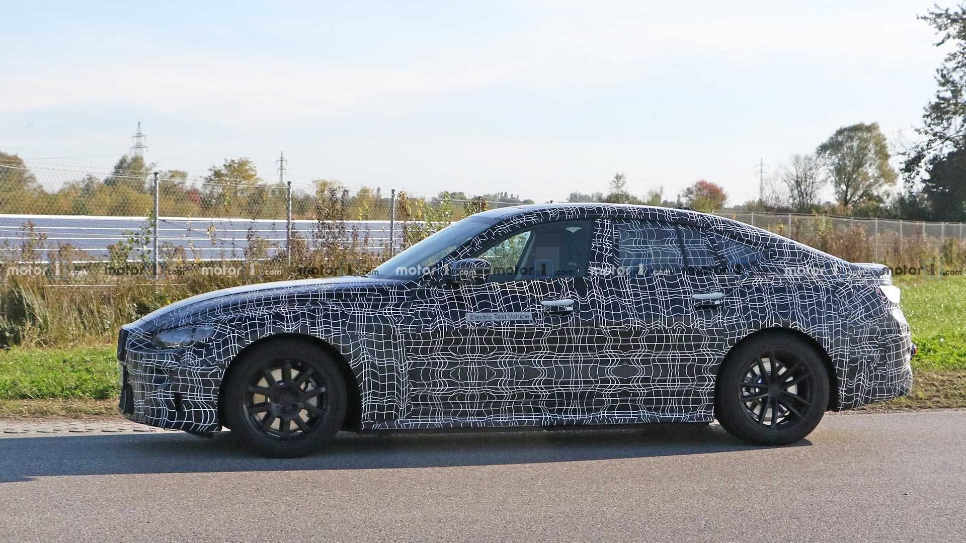 Предсерийный прототип BMW i4 замечен во время испытаний 1