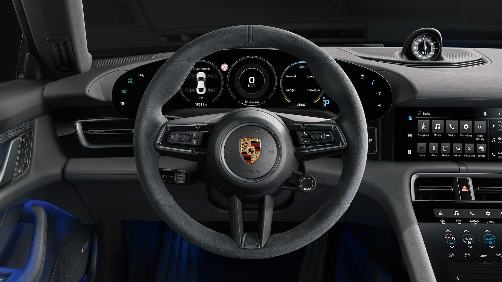 Porsche представила самую дешевую версию Taycan 3