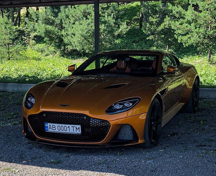 В Украине заметили самый быстрый Aston Martin 1