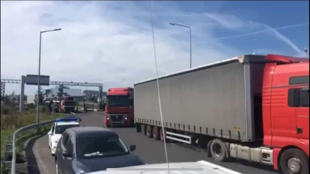 Дальнобойщики блокируют украино-польскую границу 1