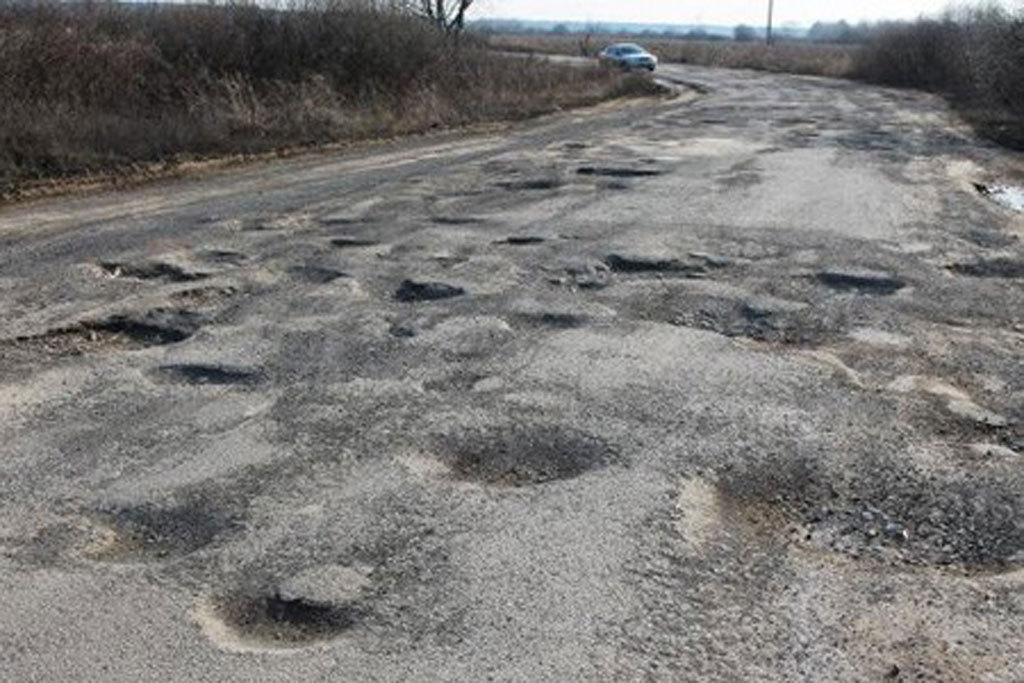 В Украине наконец хотят отремонтировать «маленькие» районные дороги 1