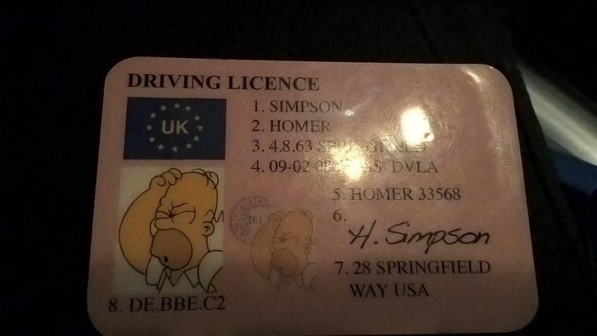 Британские полицейские остановили «Гомера Симпсона» 1