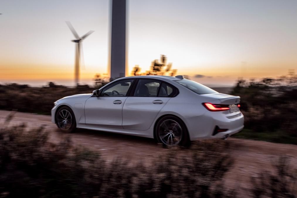 BMW 330e PHEV анонсировали не дожидаясь официального дебюта 3