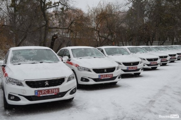 Семейные врачи в Украине будут ездить на Peugeot 301 1
