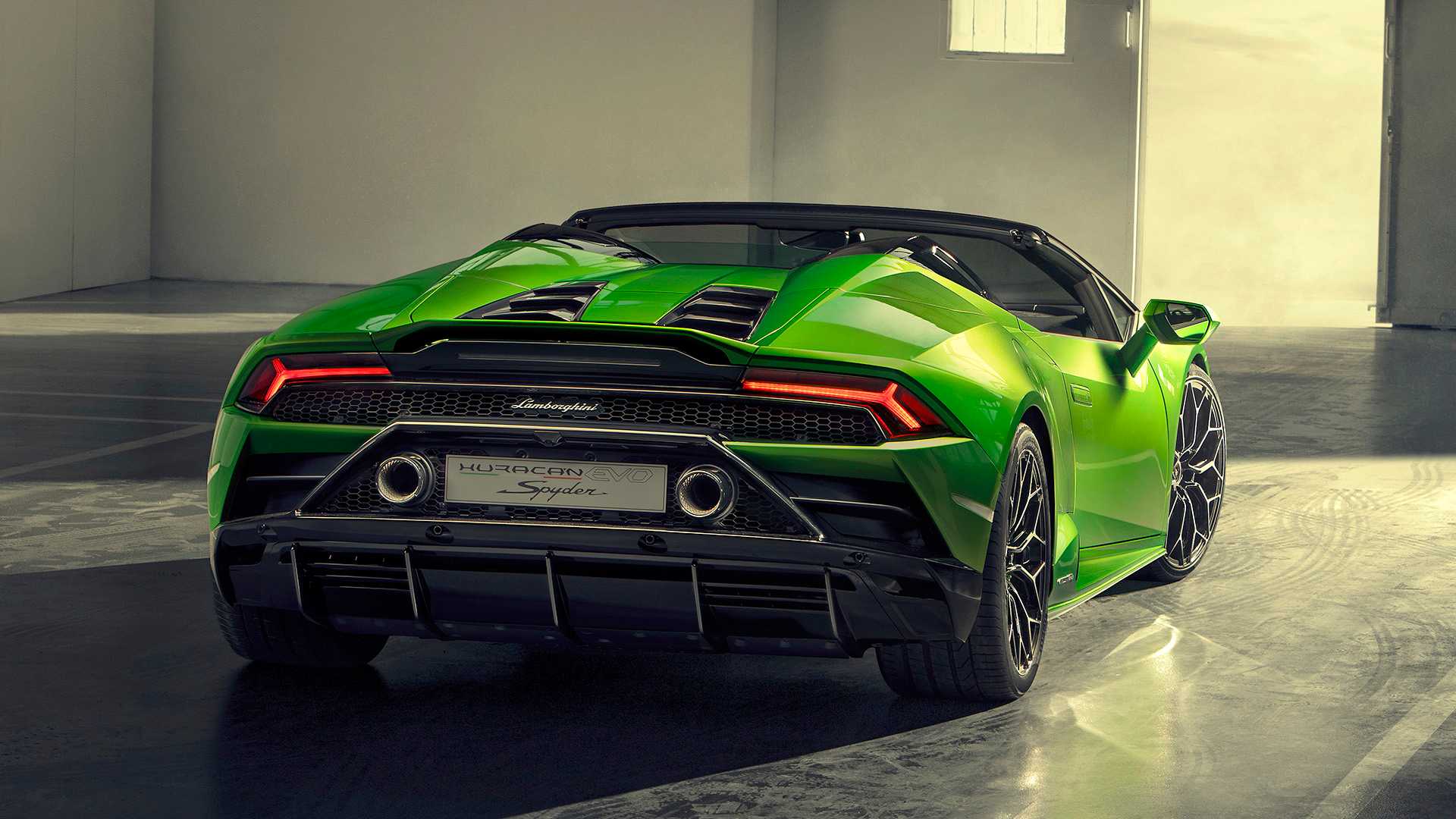 Lamborghini Huracan Evo Spyder покажется в Женеве 2