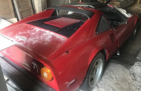 После покупки дома вслепую в гараже нашли Ferrari 1