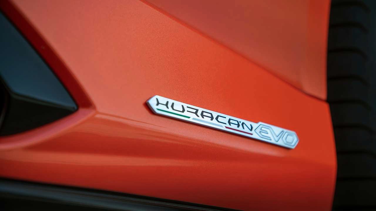Lamborghini упрощает наименование своих моделей 1