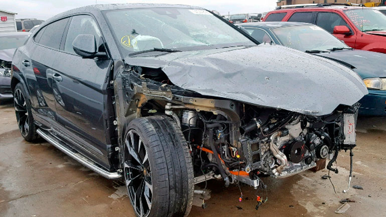 Разбитый в ДТП Lamborghini Urus продают за 115 000 долларов 1
