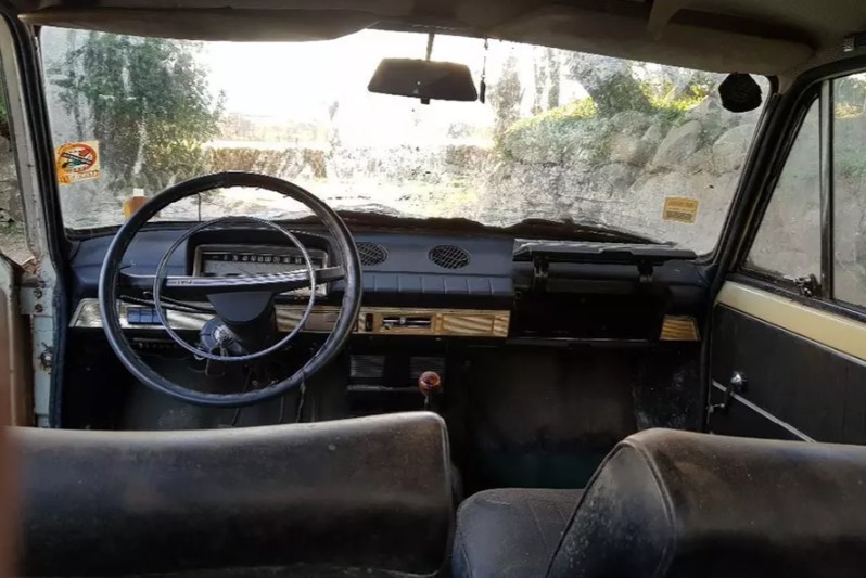 Как выглядит Fiat 124, простоявший под завалами разрушенного гаража 40 лет 4