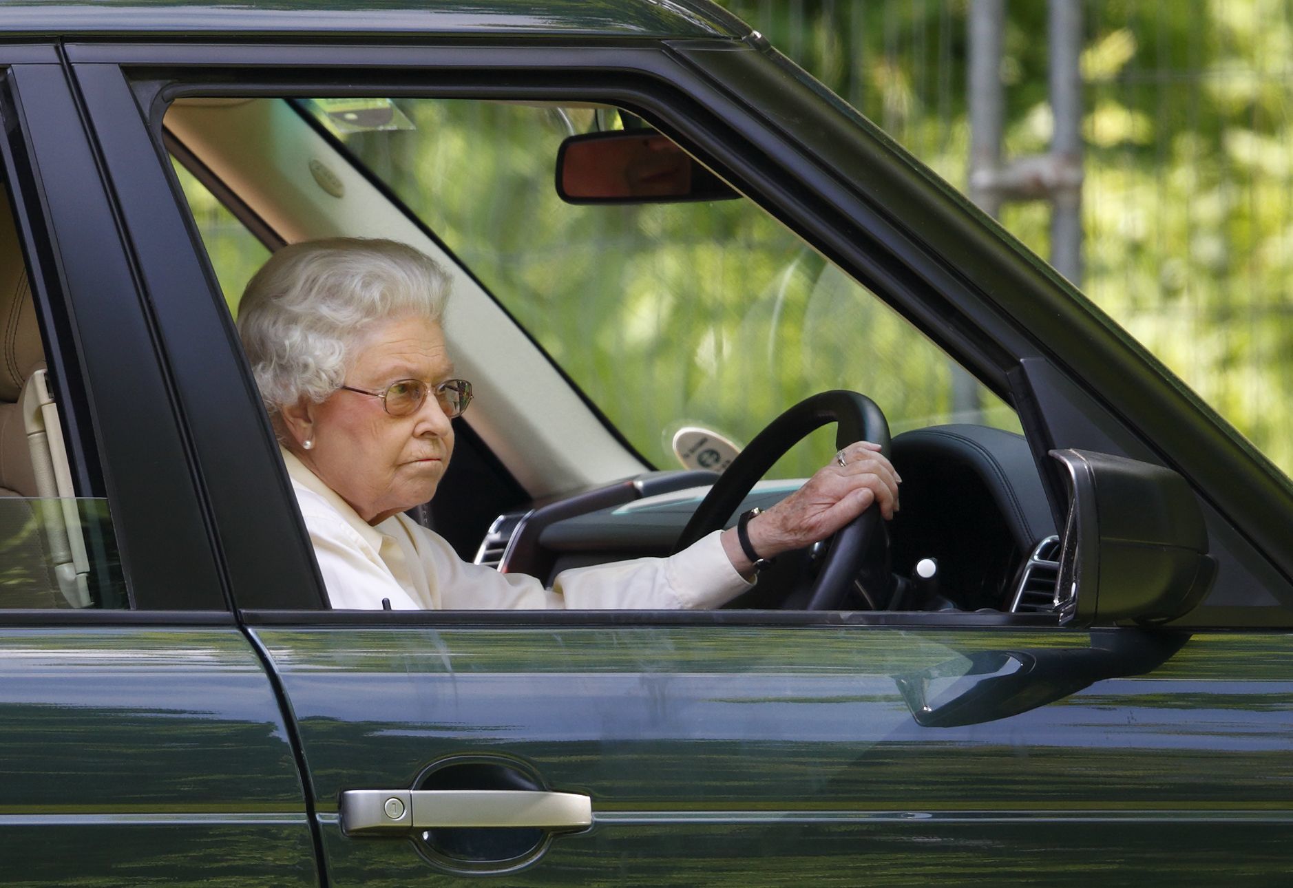 Королева Великобритании согласилась не водить автомобиль 1