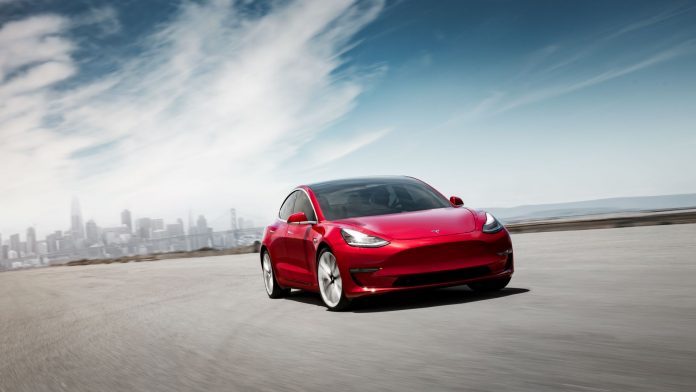 Tesla Model 3 побила рекорд продаж Renault Zoe в Европе 1