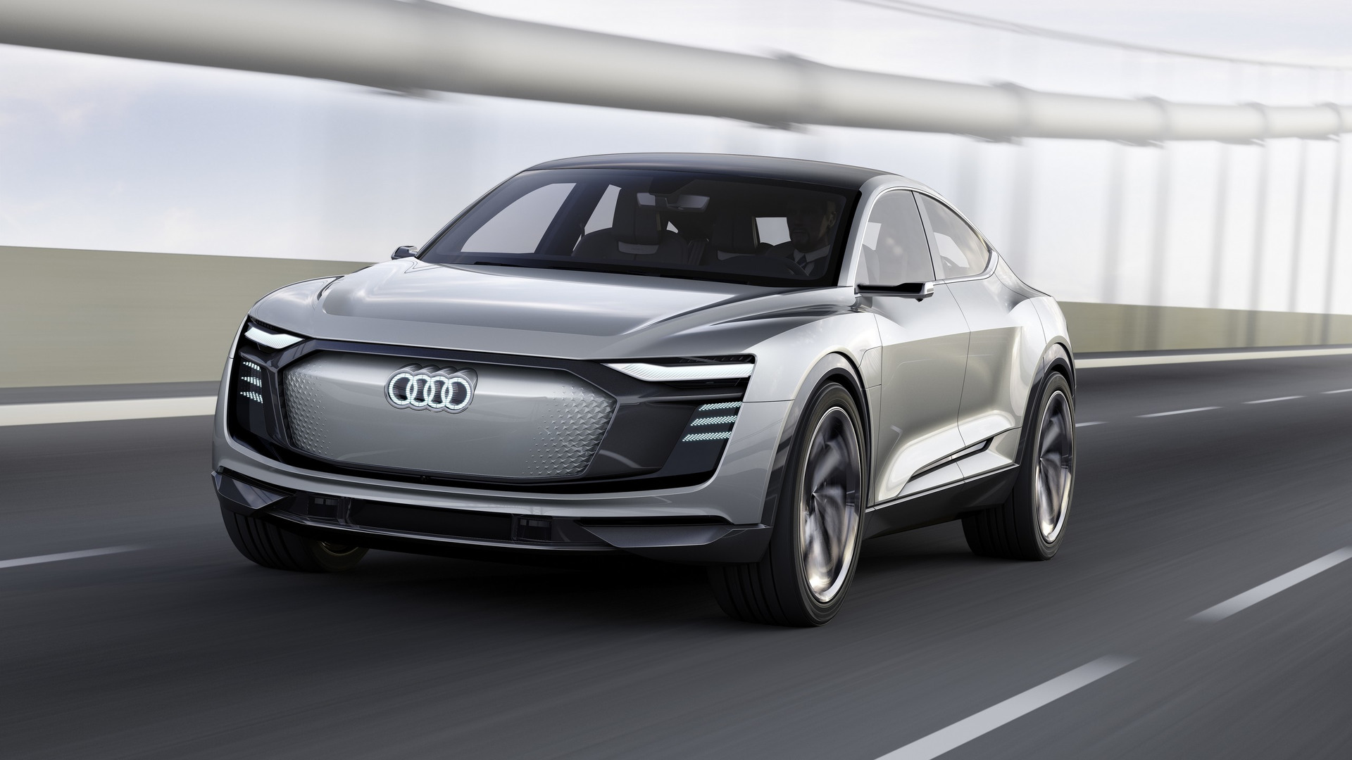 Audi сокращает производство электрокара e-tron 1