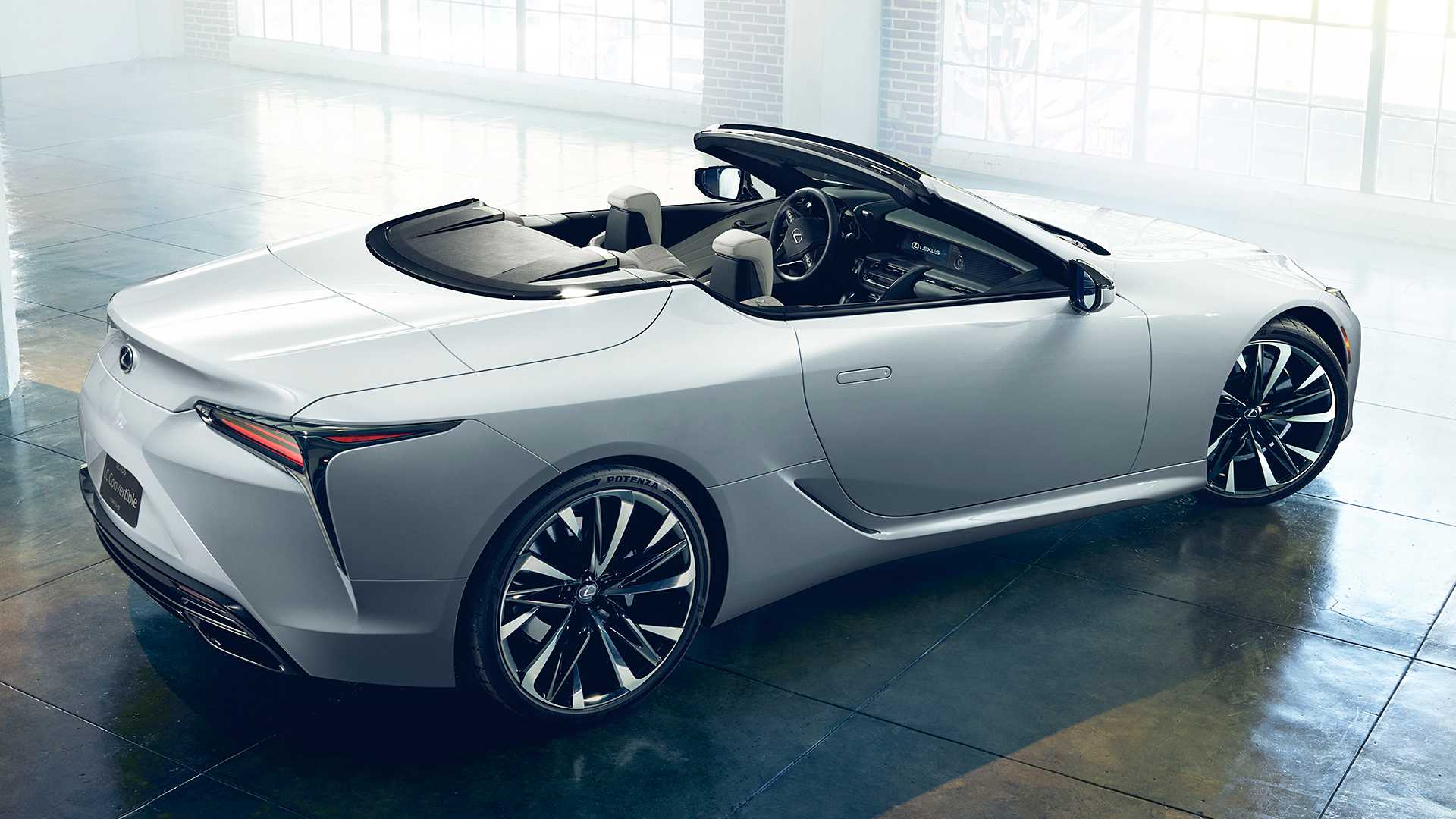 Lexus покажет серийный LC Convertible уже в июле 2