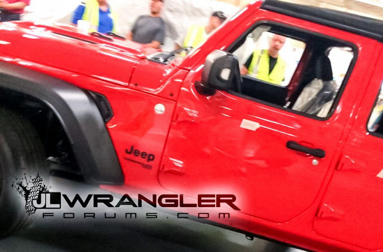 Тестовый прототип Jeep Wrangler «забыли закамуфлировать» 1