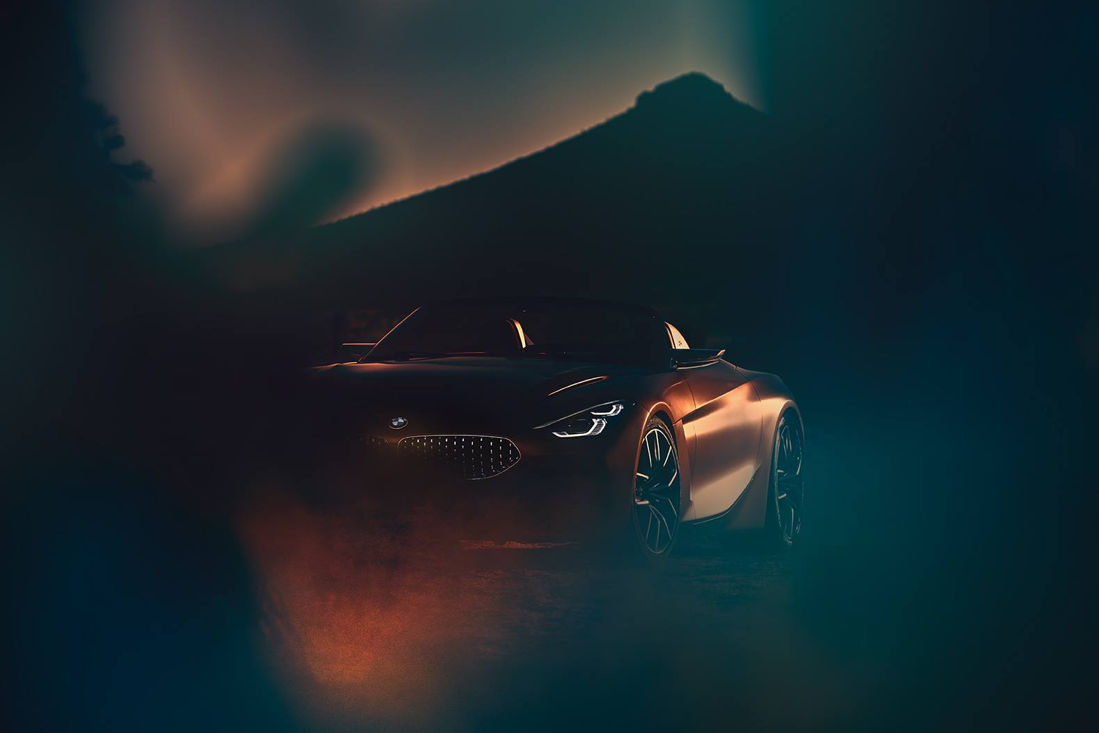 BMW частично рассекретила «внешность» нового родстера 1