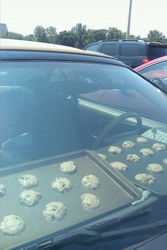Автоэксперимент: можно ли спечь печенье на приборной панели авто 1