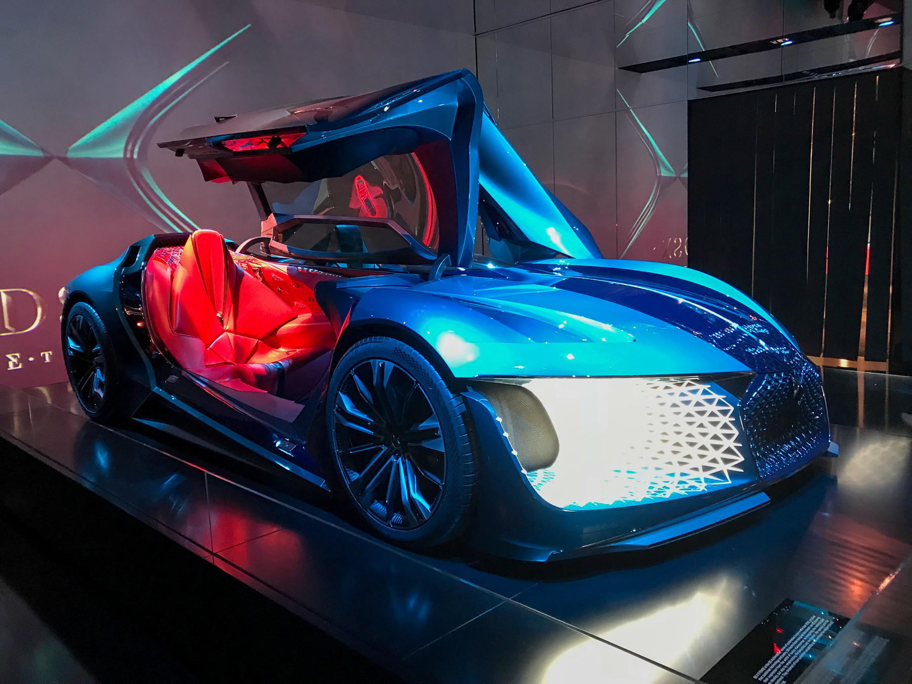 DS Automobiles представляют ассиметричный спорткар будущего 2