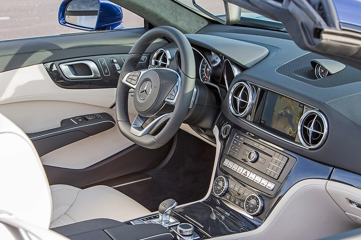 «Обновленный внутри и снаружи»: тест-драйв Mercedes SL 2