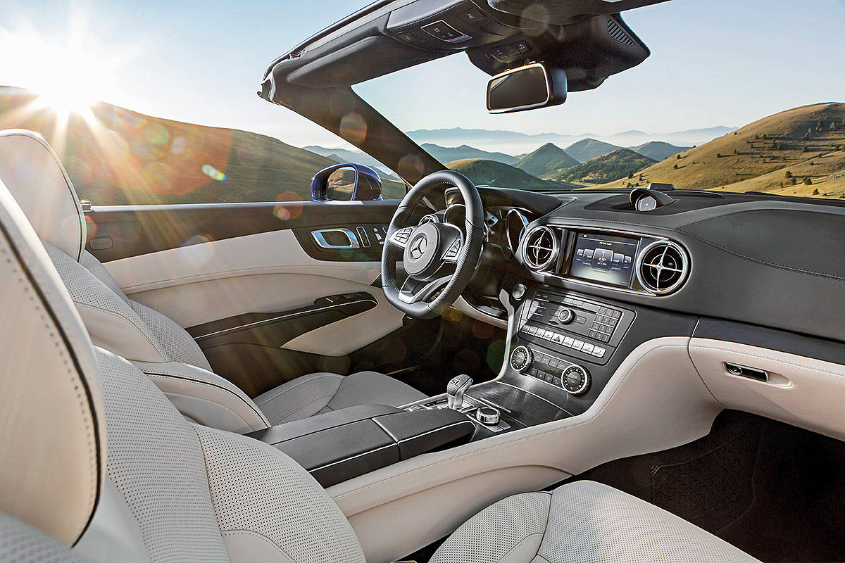 «Обновленный внутри и снаружи»: тест-драйв Mercedes SL 5