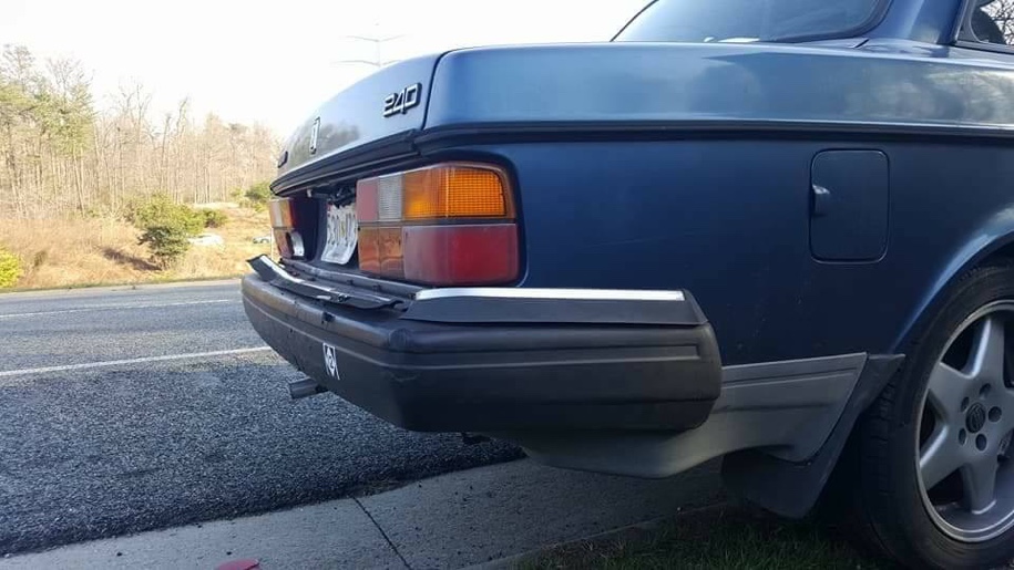Volvo из 80-х даже «не помялся» после ДТП 2