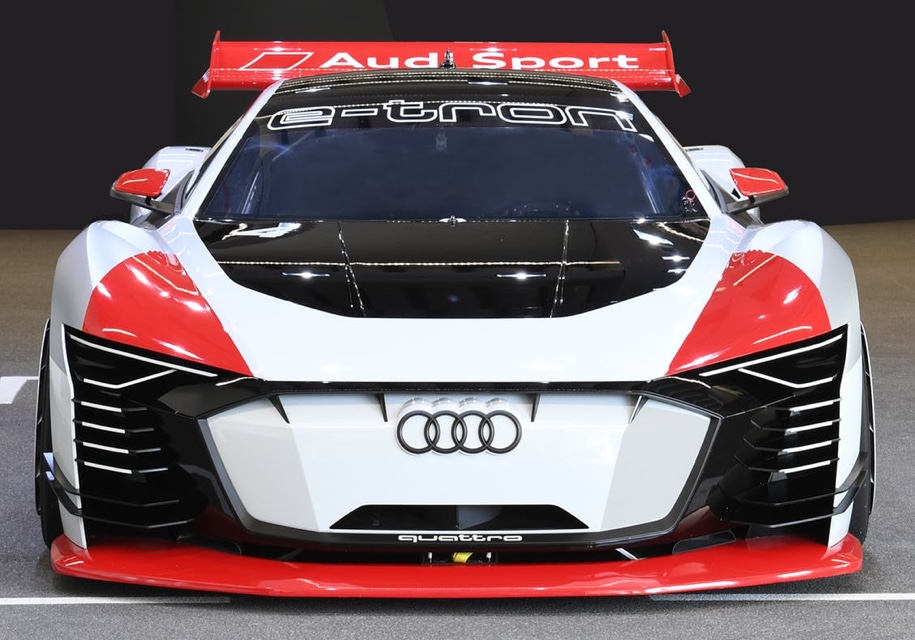 Компания Audi «материализовала» виртуальный гиперкар 1