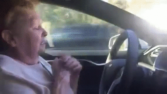 Эмоции пенсионерки, оказавшейся за рулем Tesla S autopilot 1