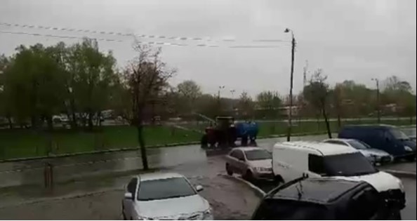 Обильный ливень затопил столичные дороги 3