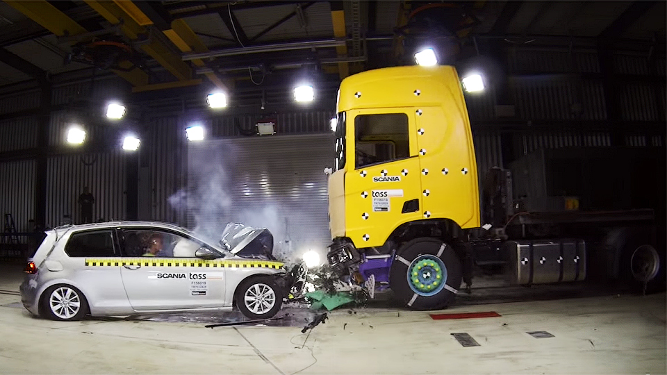 «Зрелищно»: Scania показала краш-тесты грузовиков 1