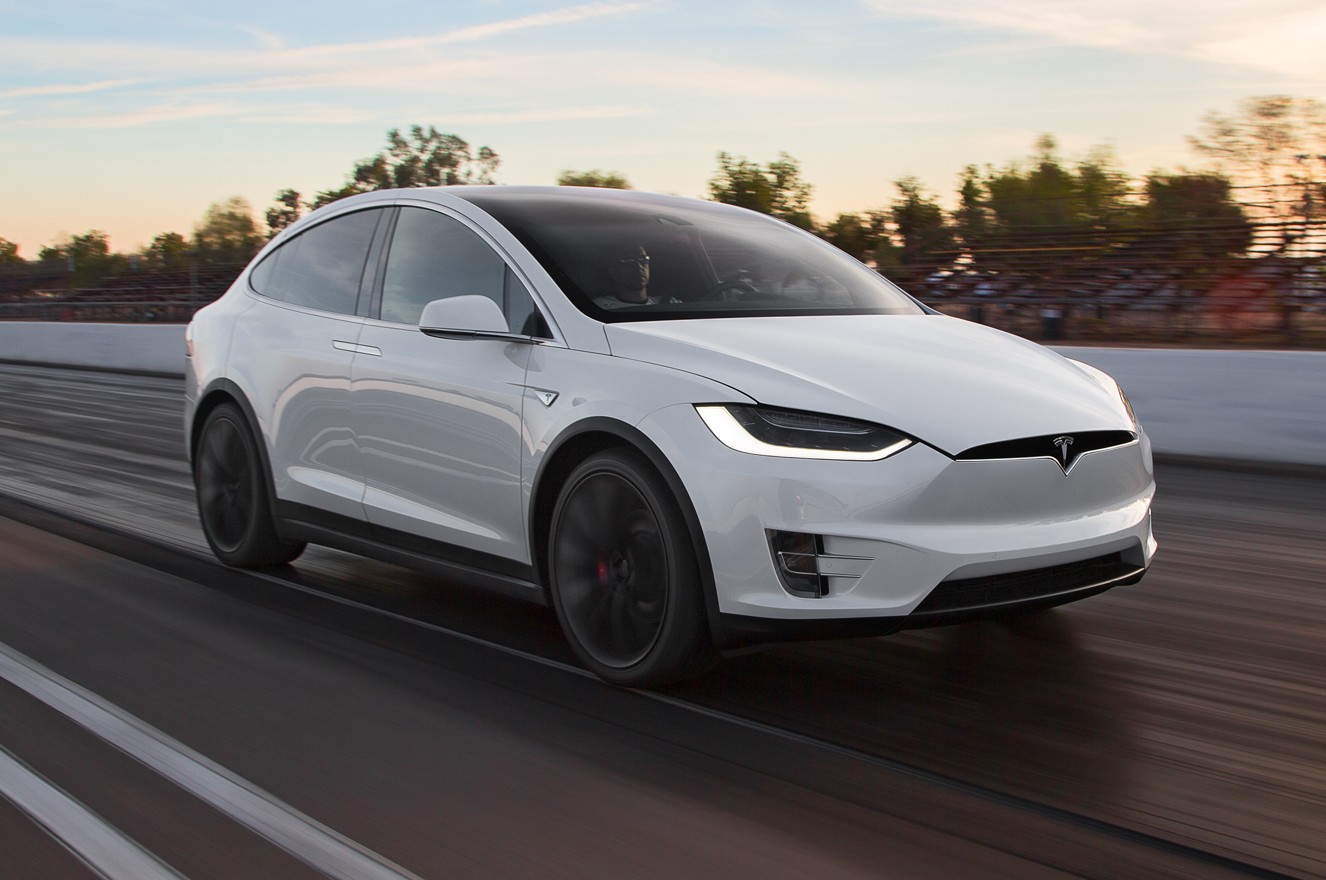 «Автопилот» Tesla спас владельца Model X 1