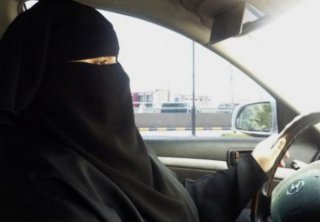 Сеть взорвало фото жительницы Саудовской Аравии за рулем автомобиля 1
