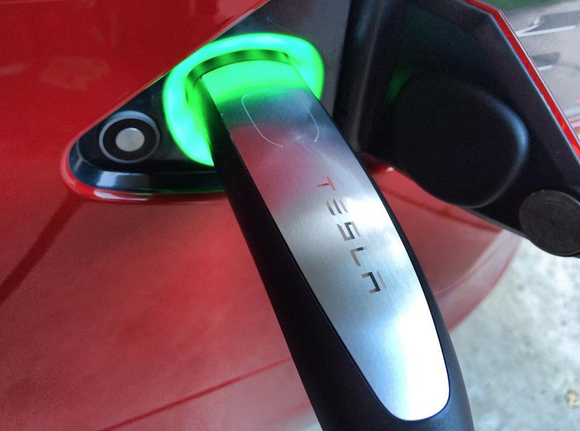 В Европе открываются новые станции зарядки электромобилей Tesla 2