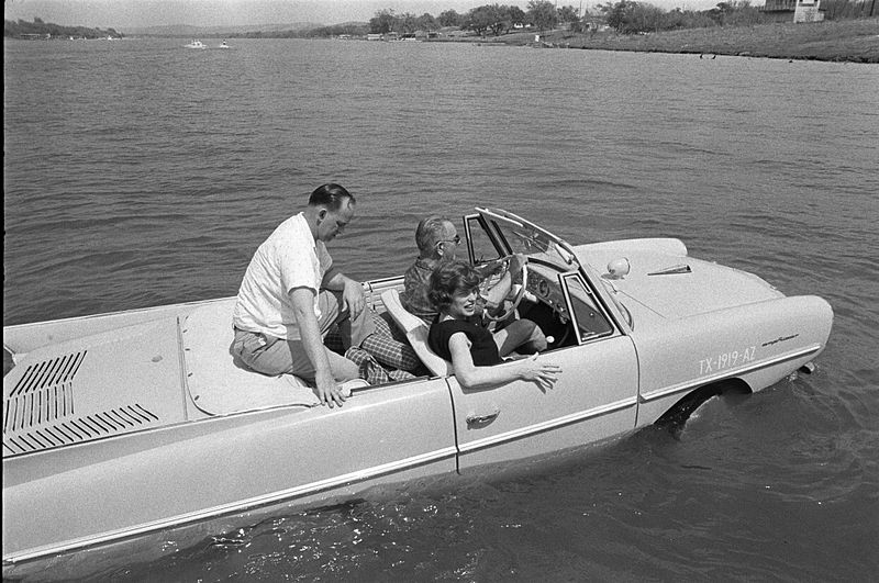 Amphicar: автомобиль, который «умеет плавать» 2