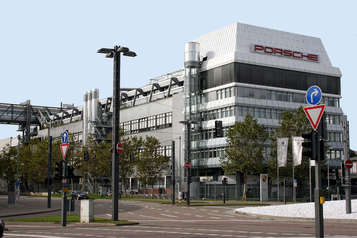 Для разработки электрического спорткара Porsche будет привлечено более тысячи специалистов 1