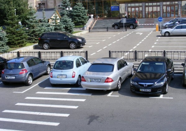 В Киеве разоблачены нелегальные парковки на 8 тысяч мест 1