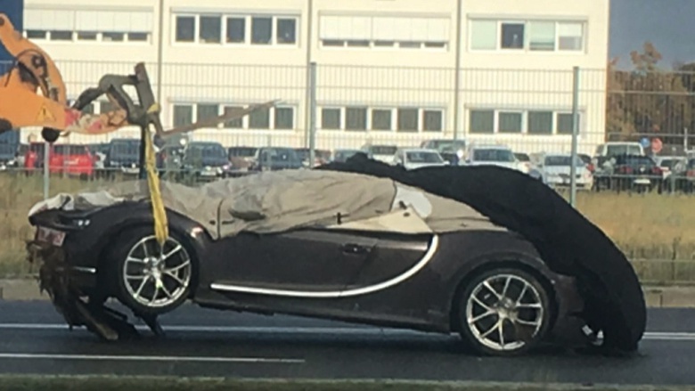 «С почином»: в Германии разбили первый Bugatti Chiron 2