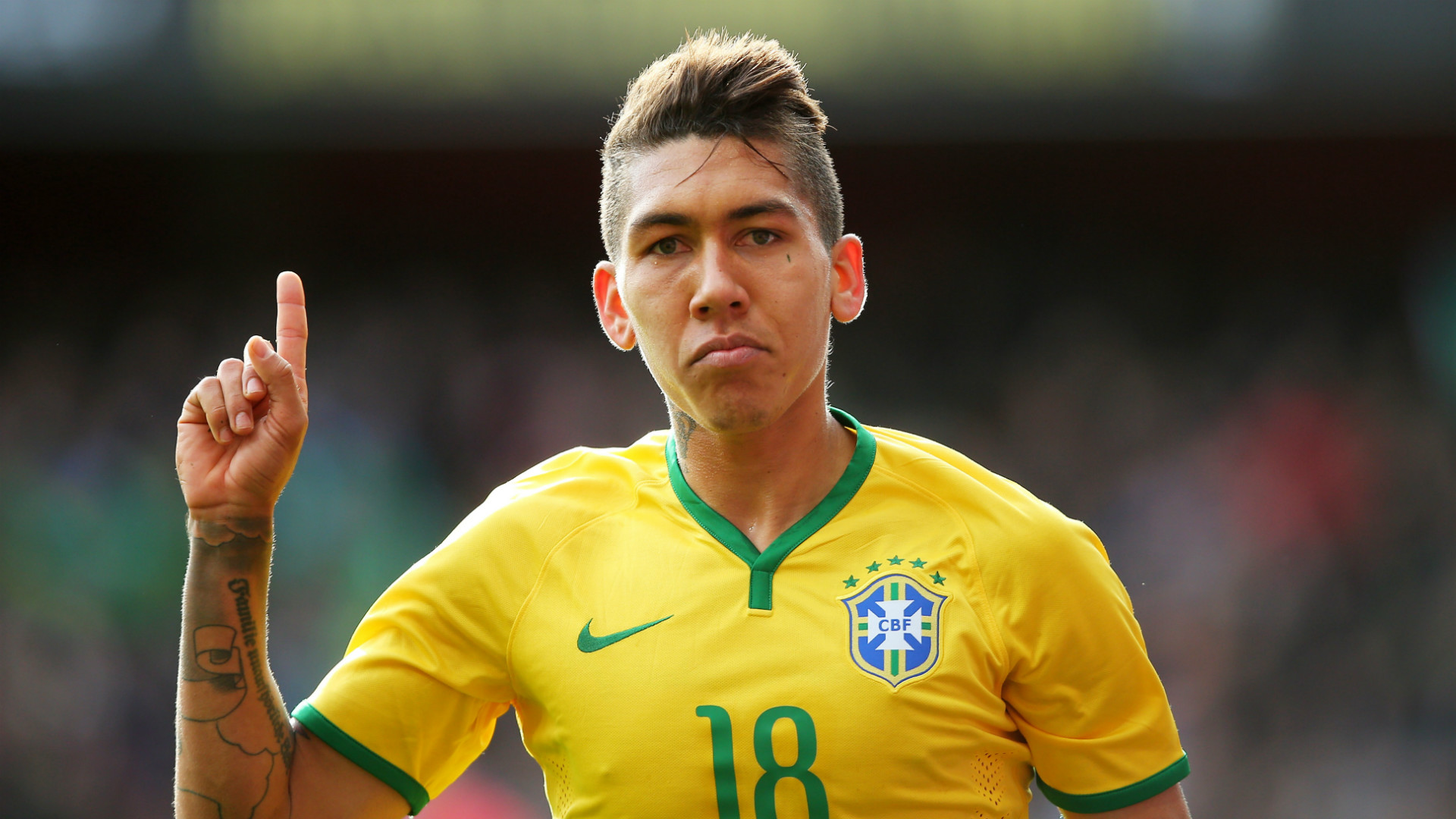 Известного бразильского футболиста поймали пьяным за рулем 1