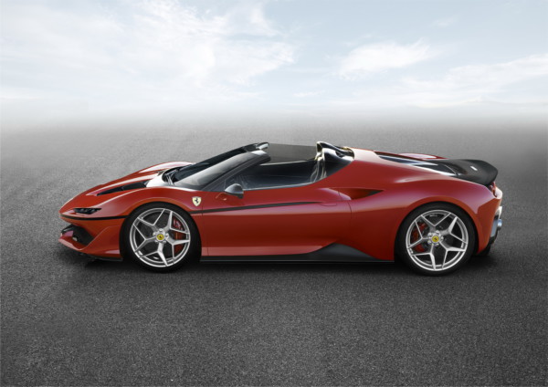 Компания Ferrari презентовала лимитированную серию авто 1