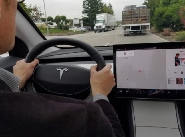 У новой модели Tesla не будет приборной панели 1